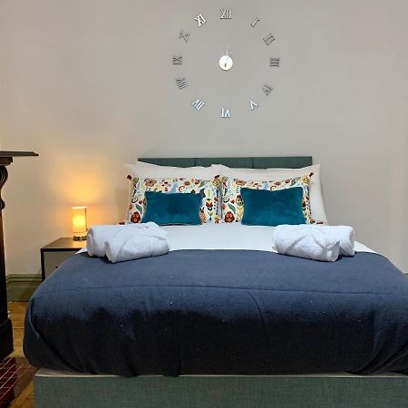 Stamer House By Yourstays, Stylish Quirky House, With 4 Double Bedrooms, Book Now! Stoke-on-Trent Kültér fotó